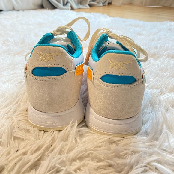 Women’s ASICS Lyte Classic Sneakers - Picture 4 of 6